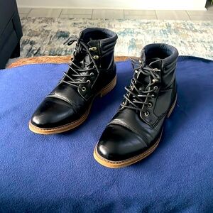 Black dress boot, lace up